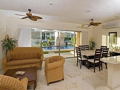 ホテルLos Vientos Puerto Aventuras Riviera Maya ホテル